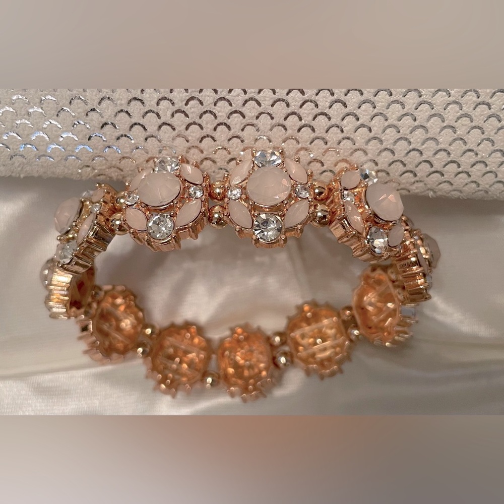 NWOT Flower Design Flex Bracelet with White Diamond, Gold and Coral Colour Gems